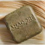 Твърд шампоан за руса коса против жълти оттенъци ANADORÉ Natural Blonde 100 g